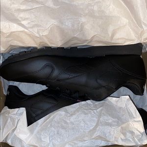 Brand new never been worn Reebok shoes!!